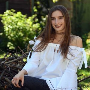 Meet your Posher, Laura